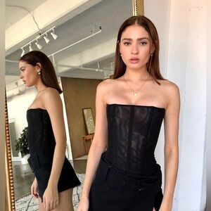 Are you am I sunniva black corset